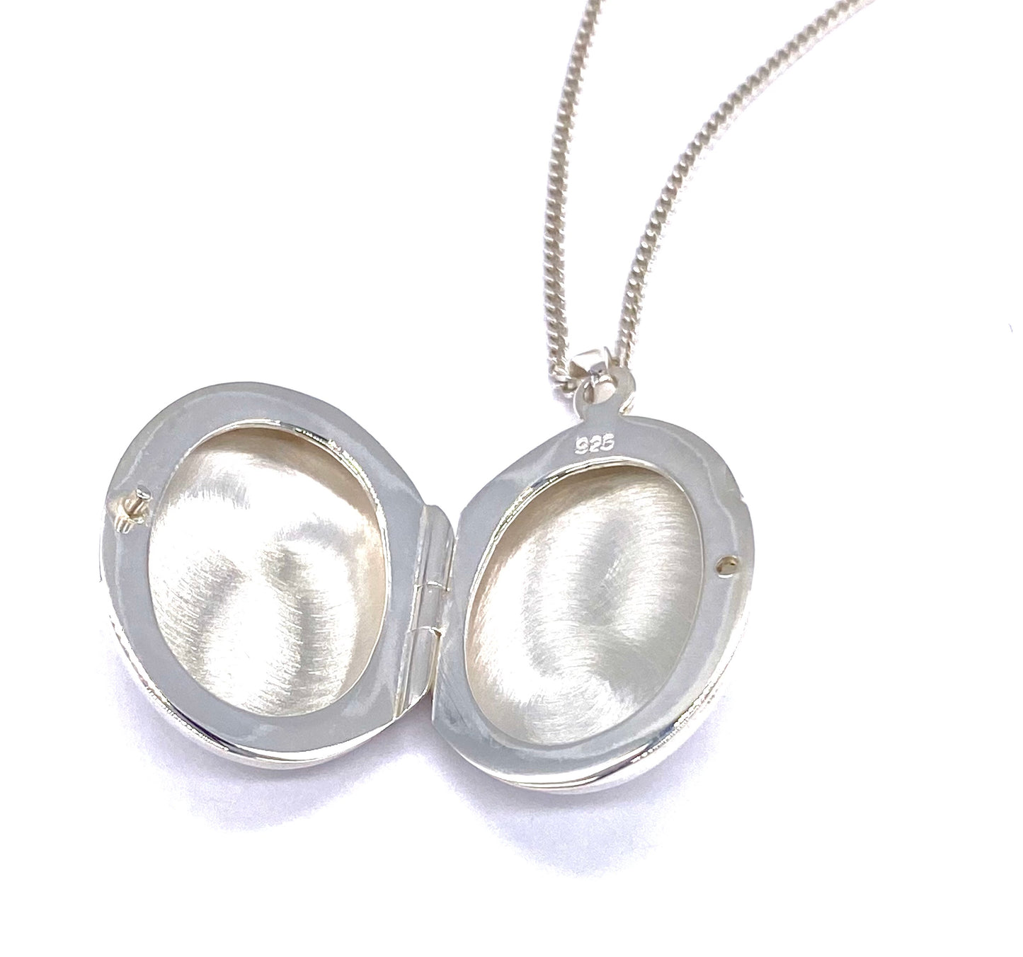 925 Sterling Silver Oval Shaped Plain Polished Photo Pendant Locket on 16", 18" or 20" Silver Curb Chain