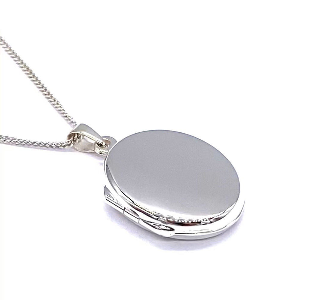 925 Sterling Silver Oval Shaped Plain Polished Photo Pendant Locket on 16", 18" or 20" Silver Curb Chain